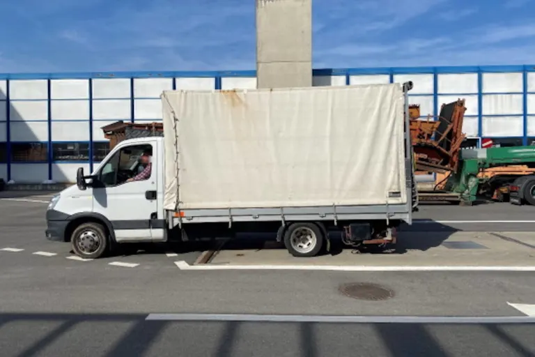 Rossens FR – Stark überladenen Lieferwagen stillgelegt