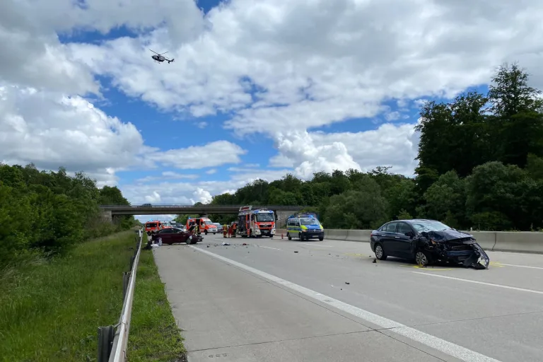 Drama auf der A4 bei Erfurt – Fünf Verletzte und ein totes Kind nach schwerem Unfall
