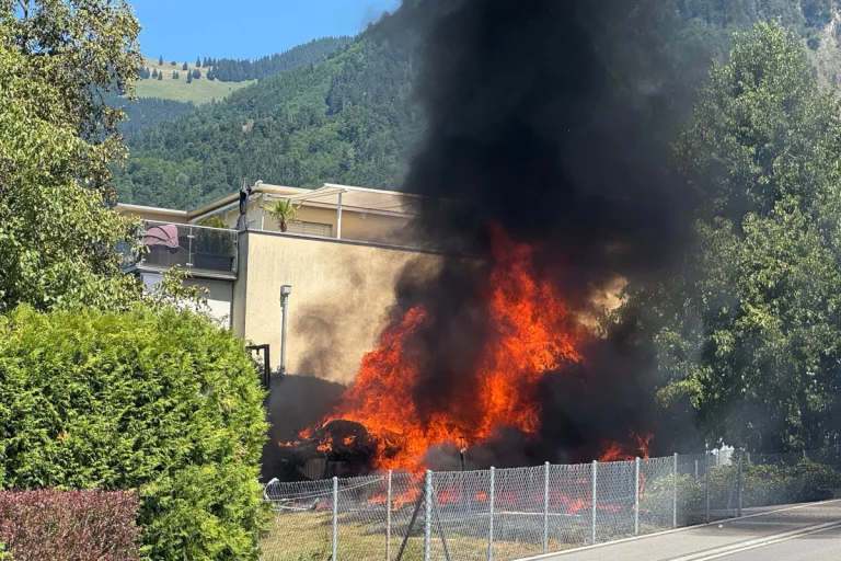 Schaan FL – Iveco Wohnmobil durch Explosion zerstört