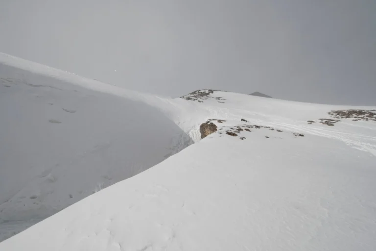 Drama neben der Skipiste - Kind stirbt in Laax nach einer Kollision mit Felsen
