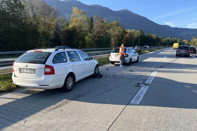 A13/Sennwald SG - Drei Auffahrunfälle mit zehn Fahrzeugen