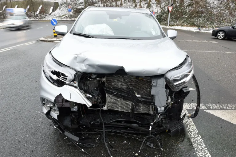 Luzern - Drei Verletzte nach Frontalkollision