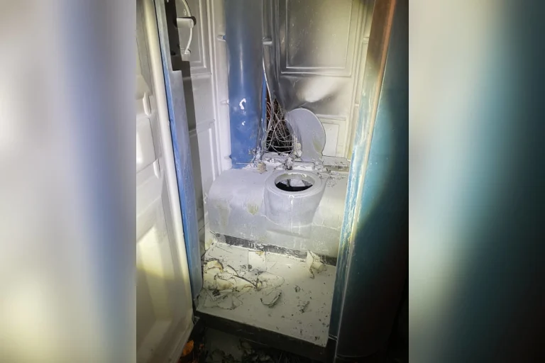 Menziken AG: Mobile Toiletten in Brand gesetzt – jugendlicher Brandstifter festgenommen