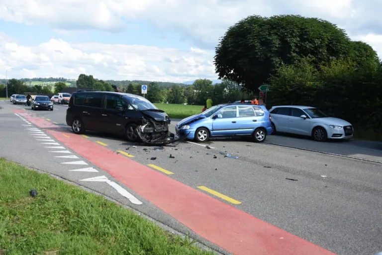 Oberbüren SG  - 46-jährige Autolenkerin übersieht Auto einer 89-Jährigen