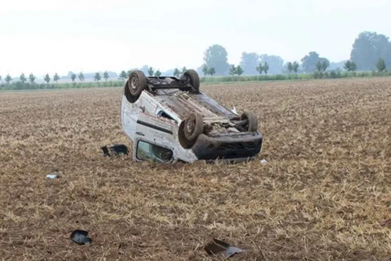 Jülich - Wagen überschlägt sich mehrfach