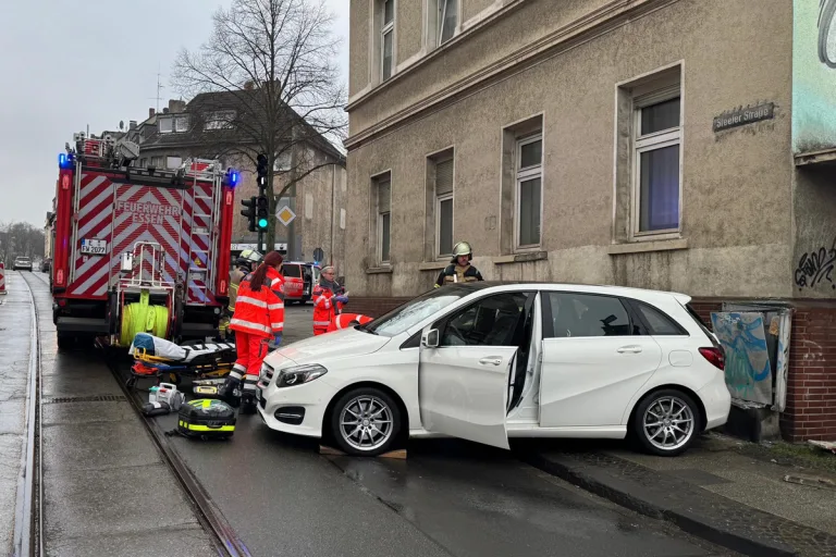 Essen – Fußgängerin nach Unfall mit Auto reanimiert
