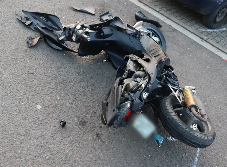 Löhne – VW-Fahrer übersieht Roller – 16-Jähriger bei Unfall verletzt