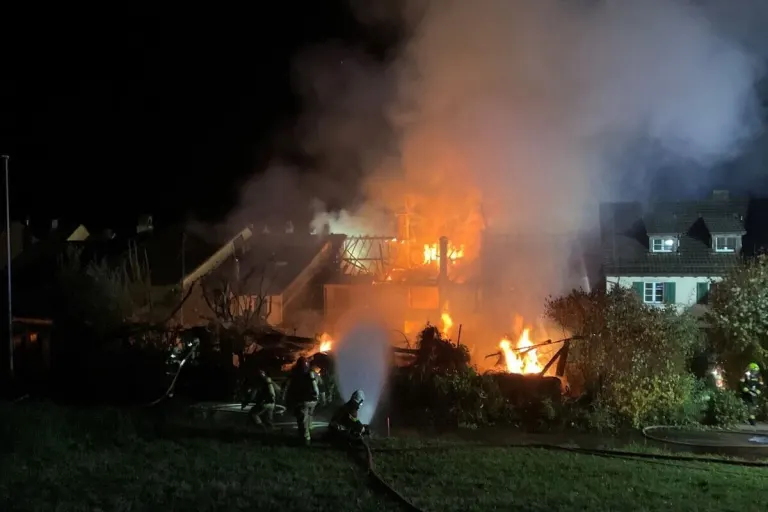 Hallau SH – Wohnhaus brennt nieder – Verdacht auf Brandstiftung