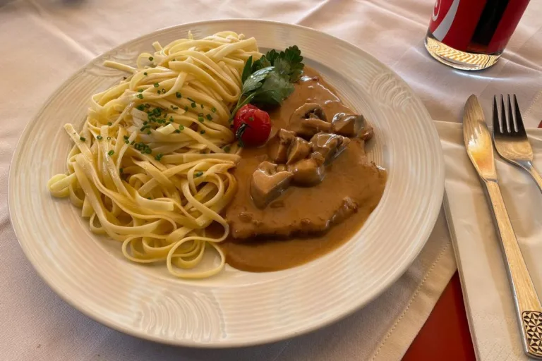 Der Bundesrat hat entschieden - Zertifikatspflicht in Restaurants tritt mit weiteren Massnahmen in Kraft