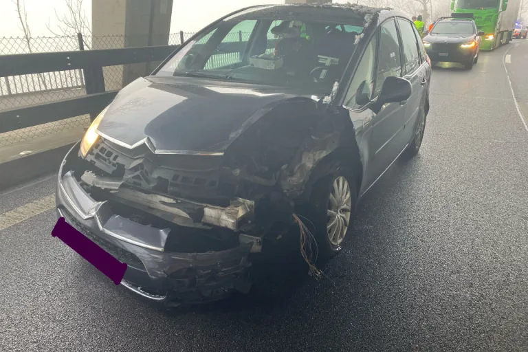 A3 Filzbach GL – Selbstunfall auf Autobahn nach Unaufmerksamkeit