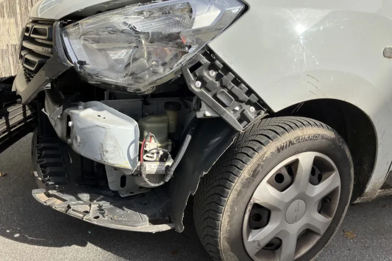 Netstal GL – Unfall zwischen zwei Lieferwagen  