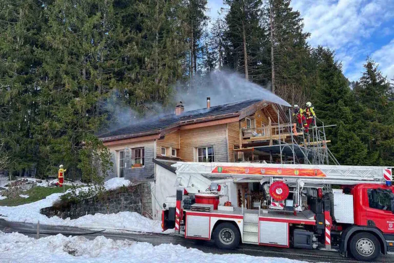 Amden SG - Solarpanels in Brand geraten 