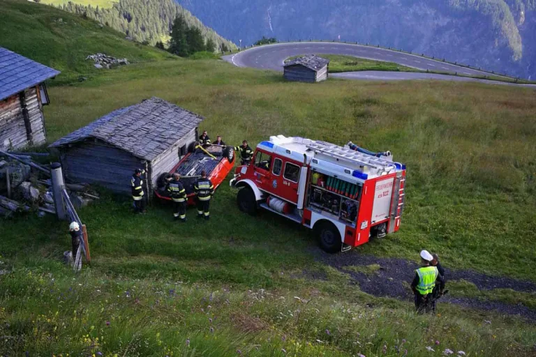 Heiligenblut am Großglockner - 18-Jähriger kam von Hochalpenstraße und überschlug sich mehrfach