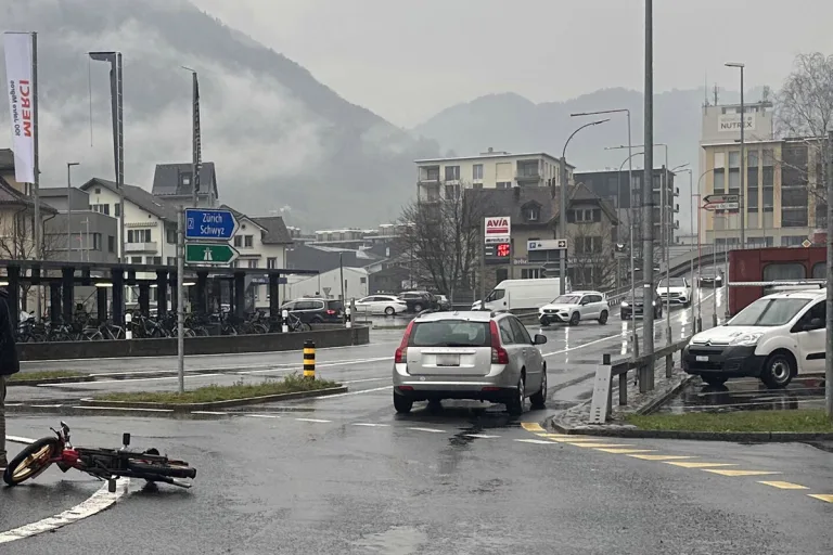 Brunnen SZ – Mofafahrer bei Unfall verletzt
