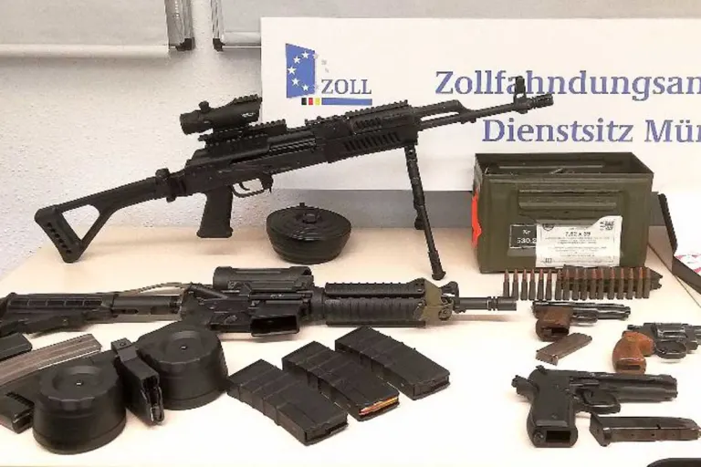 Essen - Zollfahndung stellt Kriegswaffen sicher - 2 Verdächtige festgenommen