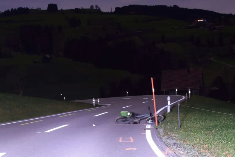 Trogen AR - E-Biker nach Verkehrsunfall verletzt