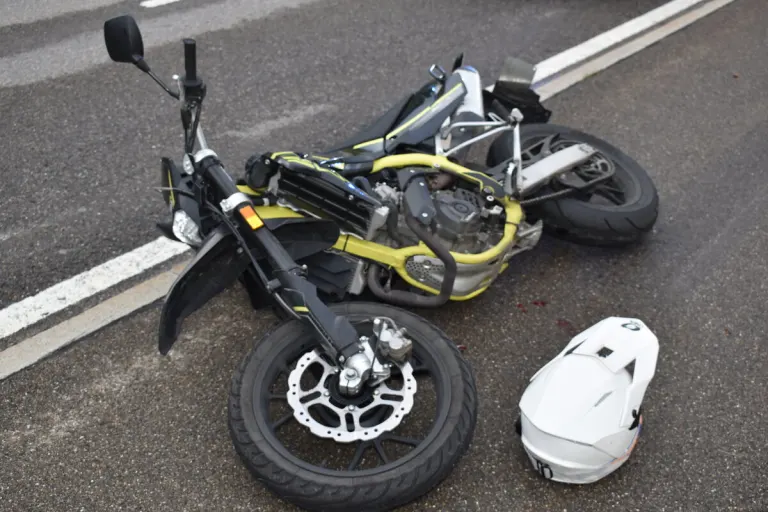 Urnäsch AR - Motorradfahrer verunfallt in einer Linkskurve