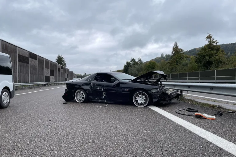 A1 Safenwil AG – Heftige Kollision beim Spurwechsel