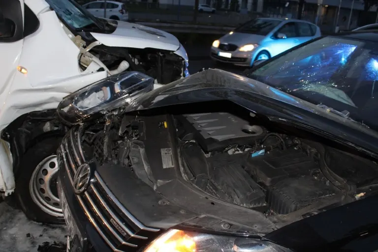 Hagen-Wehringhausen -18-Jähriger gerät in den Gegenverkehr und verursacht Unfall