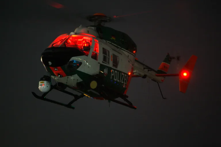 Ratingen NW – Polizei fasst Brandstifter nach Fahndung mit Hubschrauber