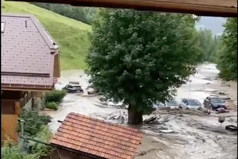 Unwetter in Schangnau BE - Heftige Niederschläge sorgen für Zerstörung und Überschwemmungen