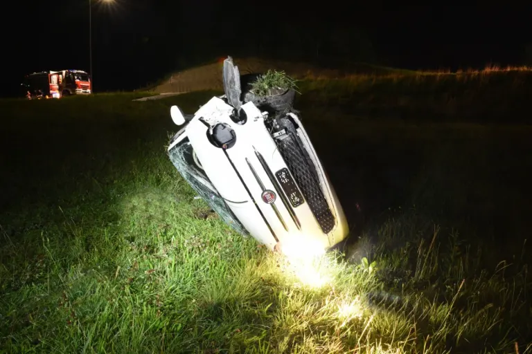 Luzern - Zwei Personen im Fiat nach Verkehrsunfall erheblich verletzt