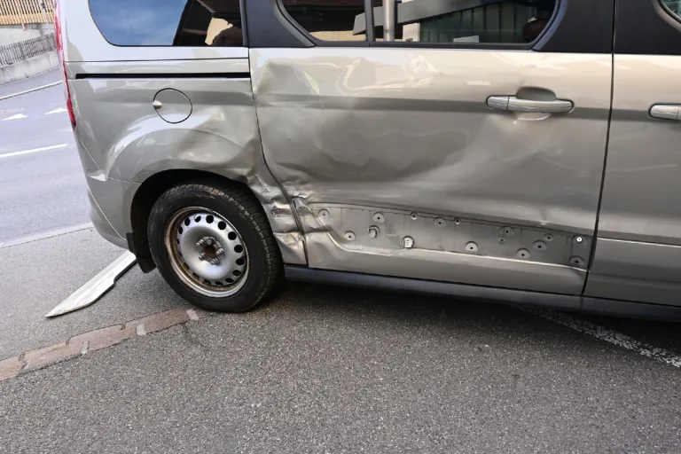 Schaan FL - Kollision beim Ausparken