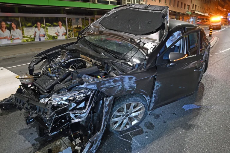 Unfall in Emmen LU – Betrunkener Autofahrer prallt gegen Betonmauer
