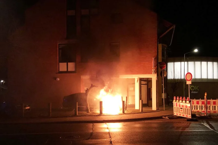 Bad Kreuznach - Brandstiftung - Auto ausgebrannt!
