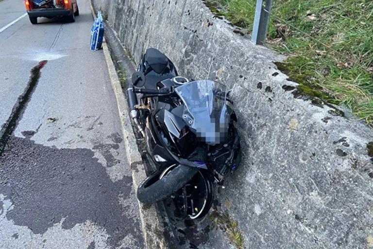 Gurtnellen UR – Motorradfahrer bei Verkehrsunfall erheblich verletzt