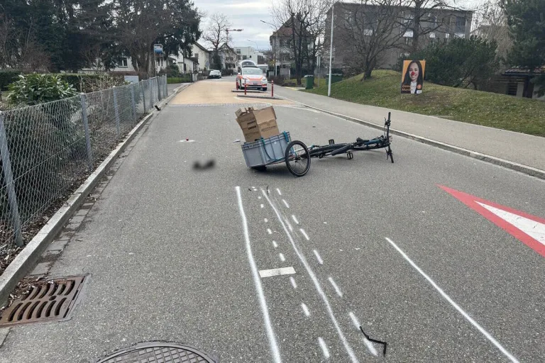 Wil SG - Auto schleift Velofahrer einige Meter mit