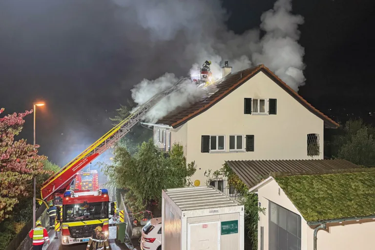 Bottmingen BL – Brand in Mehrfamilienhaus