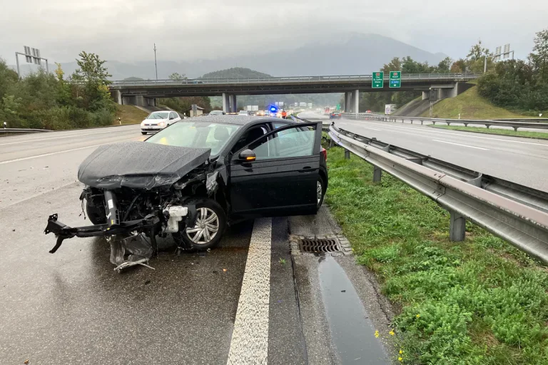 A3 in Benken - Unfall infolge Sekundenschlafs