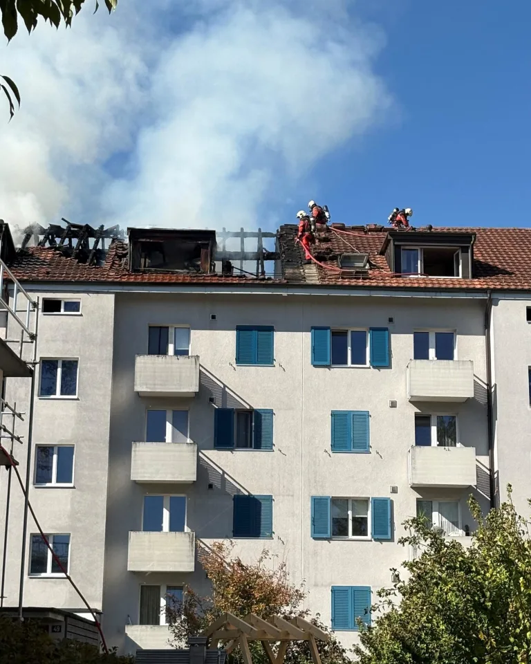 Winterthur ZH – Grossbrand im Dachstock – Bewohner vermisst