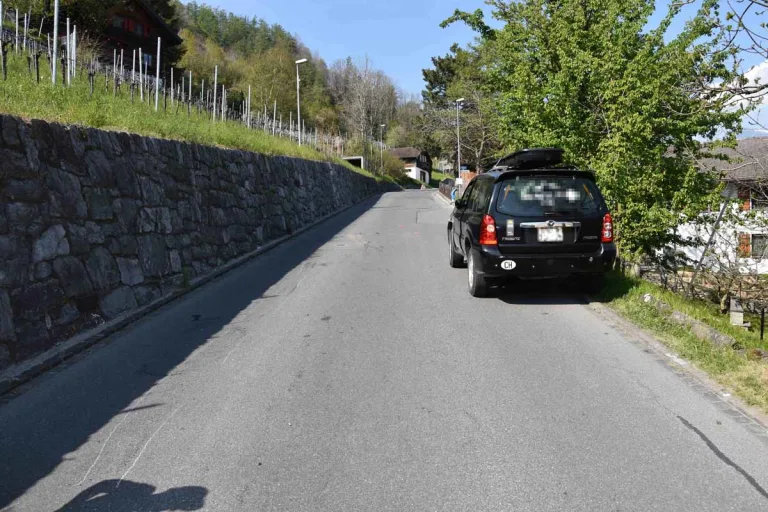 Azmoos SG - 21-Jähriger ohne Führerausweis verursacht Unfall!