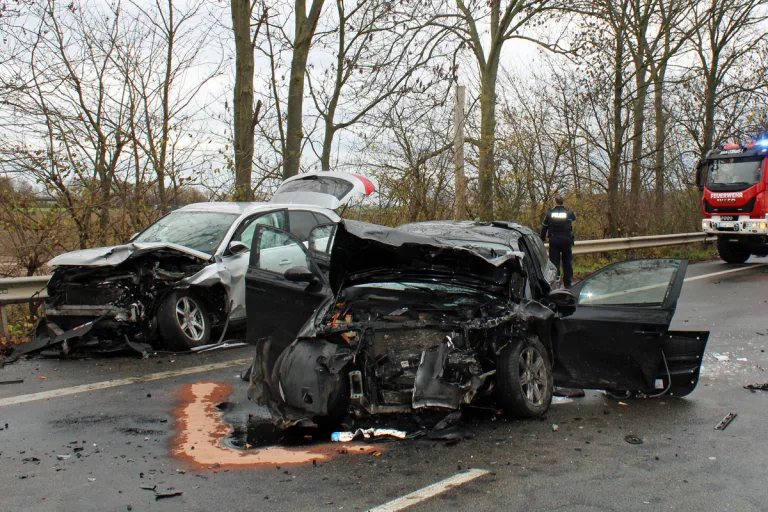 Titz NW – Zwei Schwerverletzte nach Unfall im Gegenverkehr