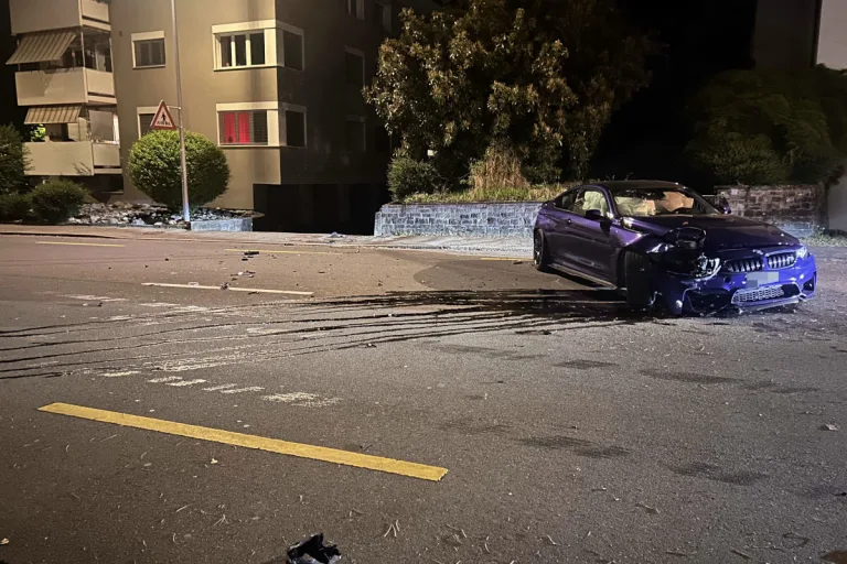 Rapperswil-Jona SG – Alkoholisierter Lenker verursacht Unfall