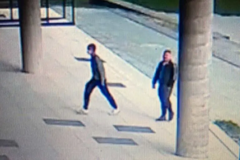 Salzburg - Drei 15-Jährige überfallen! 