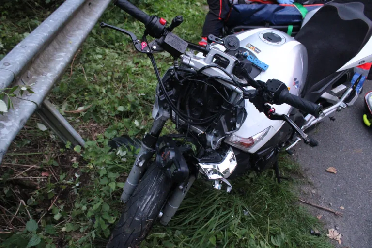 Hürtgenwald NW – Motorradfahrerin bei Unfall schwer verletzt