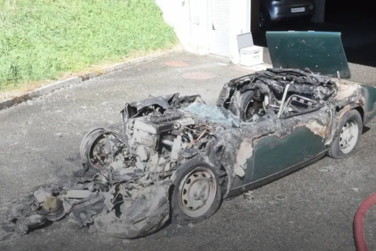 Alpnach OW – Oldtimer gerät in Tiefgarage in Brand