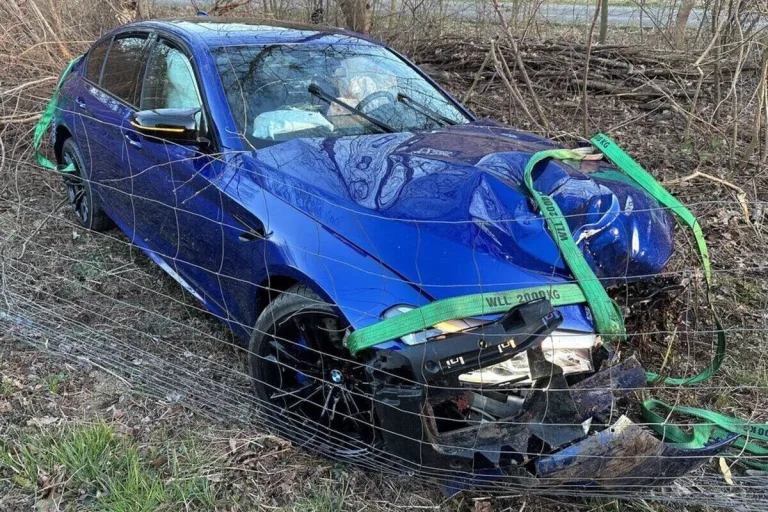A1/Safenwil AG – Unfall zwischen zwei BMWs - hoher Sachschaden