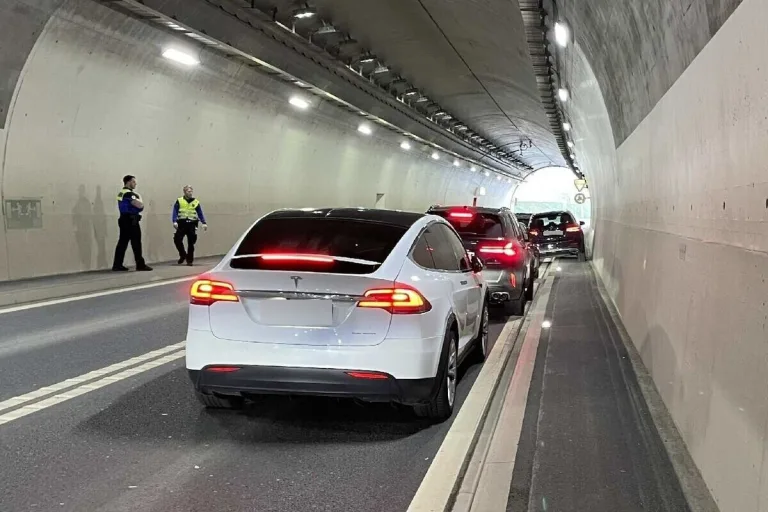 Unfall mit zehn Fahrzeugen – Montcalia-Tunnel kurzzeitig gesperrt 