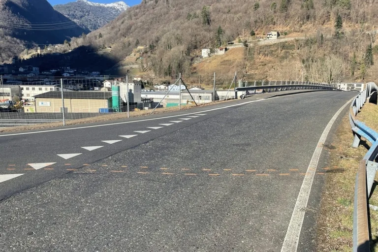 Grono GR - Alkoholisiert gegen Leitplanke geprallt