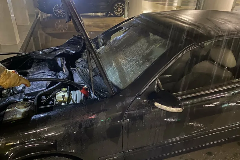 St. Gallen - Autos in Tiefgarage angezündet