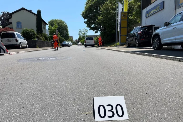 Unfall gestern in Thalwil ZH - Rollerfahrer schwer verletzt 