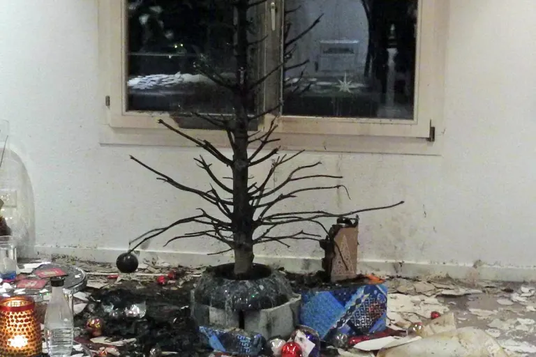 Christbaumbrand in Altendorf SZ - Zwei Personen im Spital!