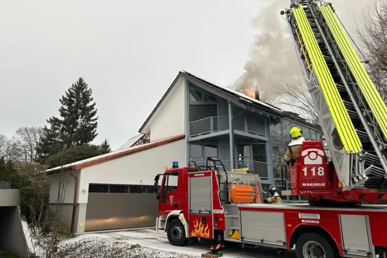 Arbon TG - Dachstock durch Feuer beschädigt