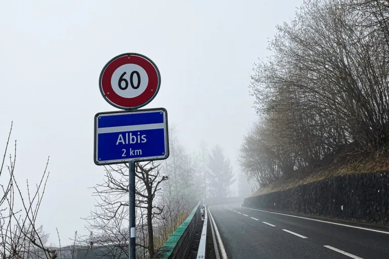 Albispass ZH - Tempolimit von 60 km/h bleibt dauerhaft