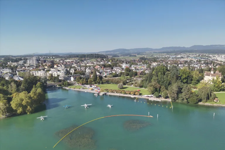 Cham ZG – Eine Tote nach Absturz von Wasserflugzeug in Zugersee