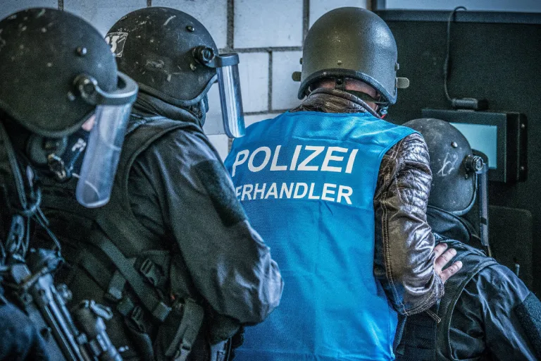 Oetwil am See ZH – Mann durch Sondereinheit verhaftet